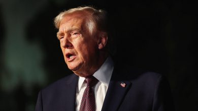 الرئيس الأمريكي دونالد ترامب يغادر البيت الأبيض في طريقه إلى ولاية كارولينا الشمالية